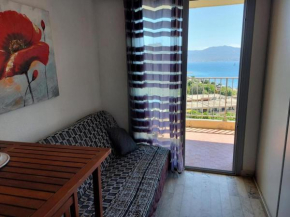 AJACCIO VUE IMPRENABLE APPT 3 P POUR 4 OU 5 PERSONNES SANGUINAIRES 300M PLAGES ET MERPERSONNES